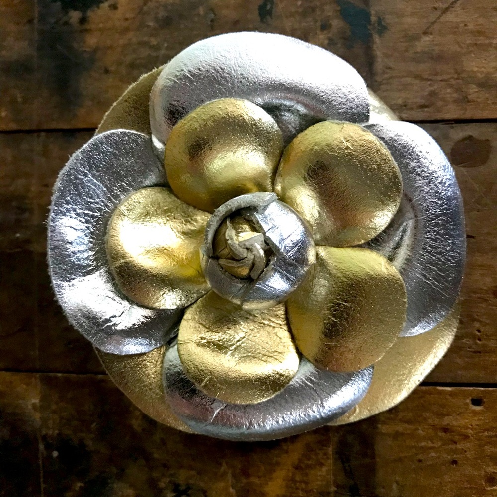 Vintage 90s rose pin gold silver leather